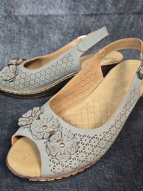Women's Light Blue Floral Cutout Slingback Sandals